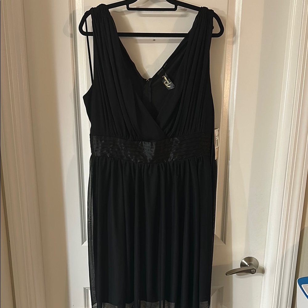 Trixxi Elegant Black Sleeveless Midi Dress